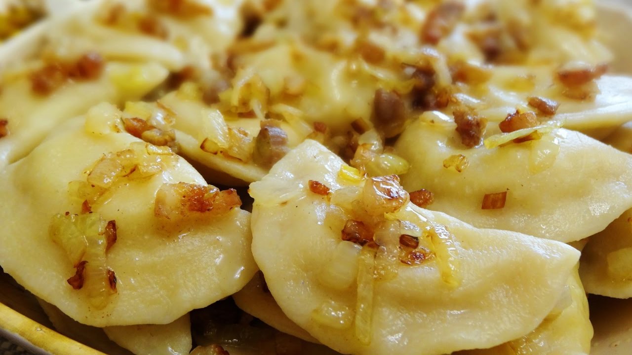 Вареники с картофелем и шкварками (салом)